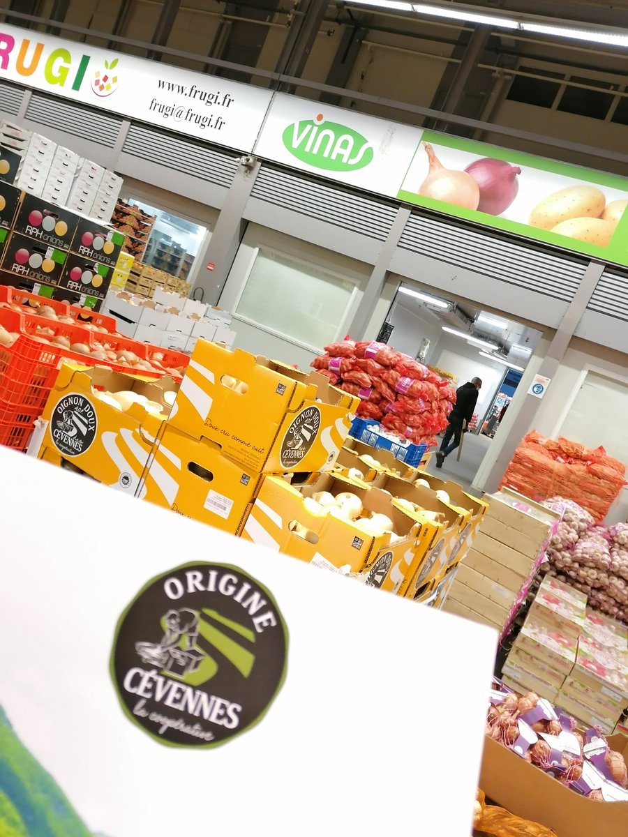 OrigineCevennes's tweet photo. Ce matin visite de nos clients sur @marchederungis
Une belle saison de vente qui s'annonce 👍🧅 https://t.co/Ruxy9QQAjC