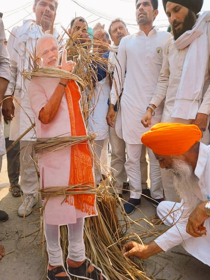 aaasocialworker's tweet photo. #railway_groupd_examdate
#BharatBandh

Today conditions of our country

But pm goes to abroad

Students                                     farmers https://t.co/o6LKiLQUOc