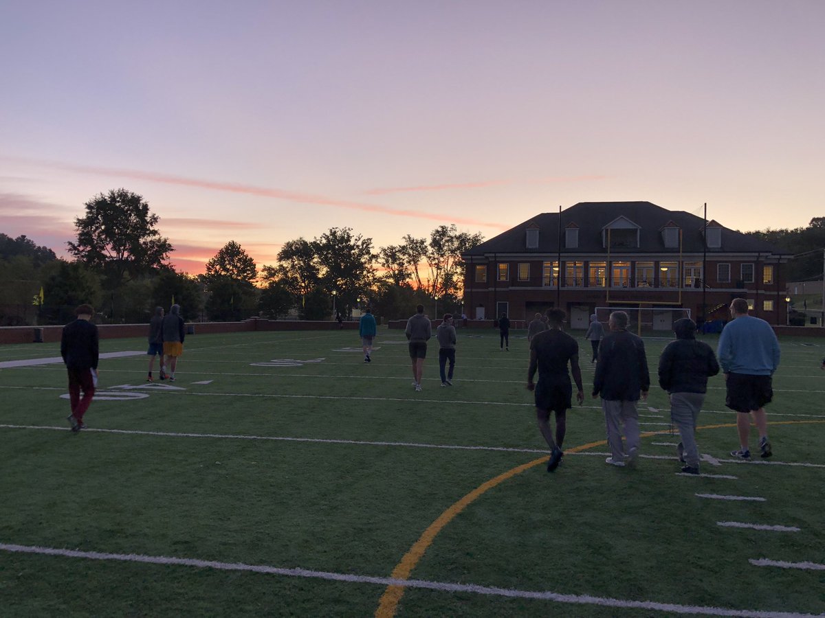 CoachBPThompson's tweet photo. Day 1 of Boot Camp is in the books! Our @EHCMBB guys ran a team mile avg of 6:04! #TheFamily 🏀 #MovingOnUp 🐝 #BlueCollarGoldStandard https://t.co/WHKuyIgjB8
