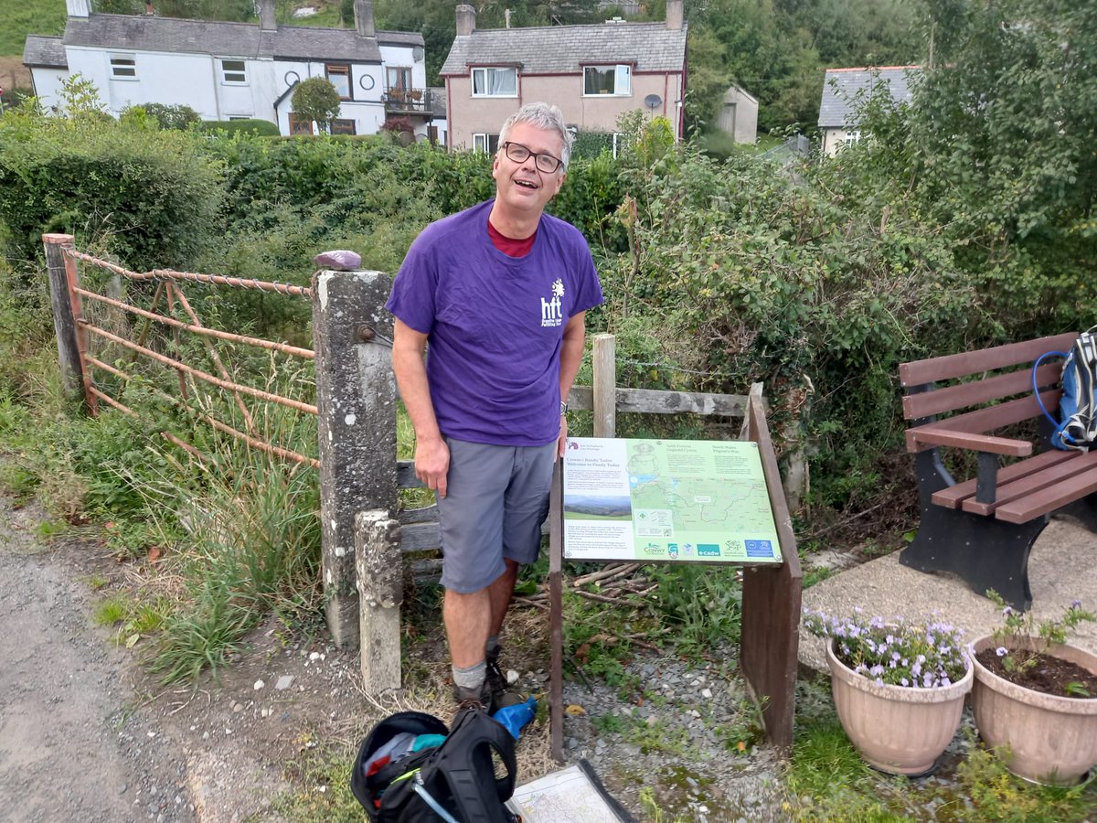 Hftonline's tweet image. Day 2 of @FlintshireCC’s Neil Ayling long trek across #PilgrimsWay 

Neil had another great day, starting from St Asaph Cathedral and finishing a long 10 and half hours and 22 miles later at Pandy Tudor.  You are smashing it Neil, keep on going! 💥💥

justgiving.com/fundraising/Ne…