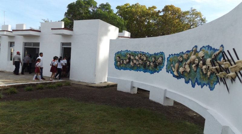 #CubaViva emboscada de Pino Tres (27/9/1958) la dictadura que algunos quieren santificar, cometió uno de sus hechos más viles, todos los prisioneros de guerra fueron asesinados, incluyendo los heridos que sacaron por la fuerza de un centro hospitalario #PatriaOMuerte