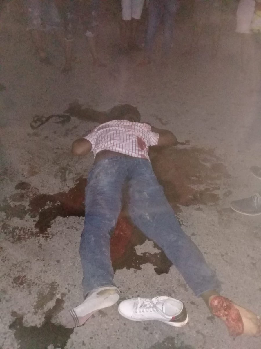 OjoMinero's tweet photo. Aparatoso accidente nos reportan en las horas de la noche ayer,al parecer por la imprudencia de un Motocarro sin luces,al motociclista,al caerse lo atropelló un furgón que venía en contra vía,otro accidente con esos motocarros involucrados autoridades préstenle atención al tema. https://t.co/GYKtn21Pir