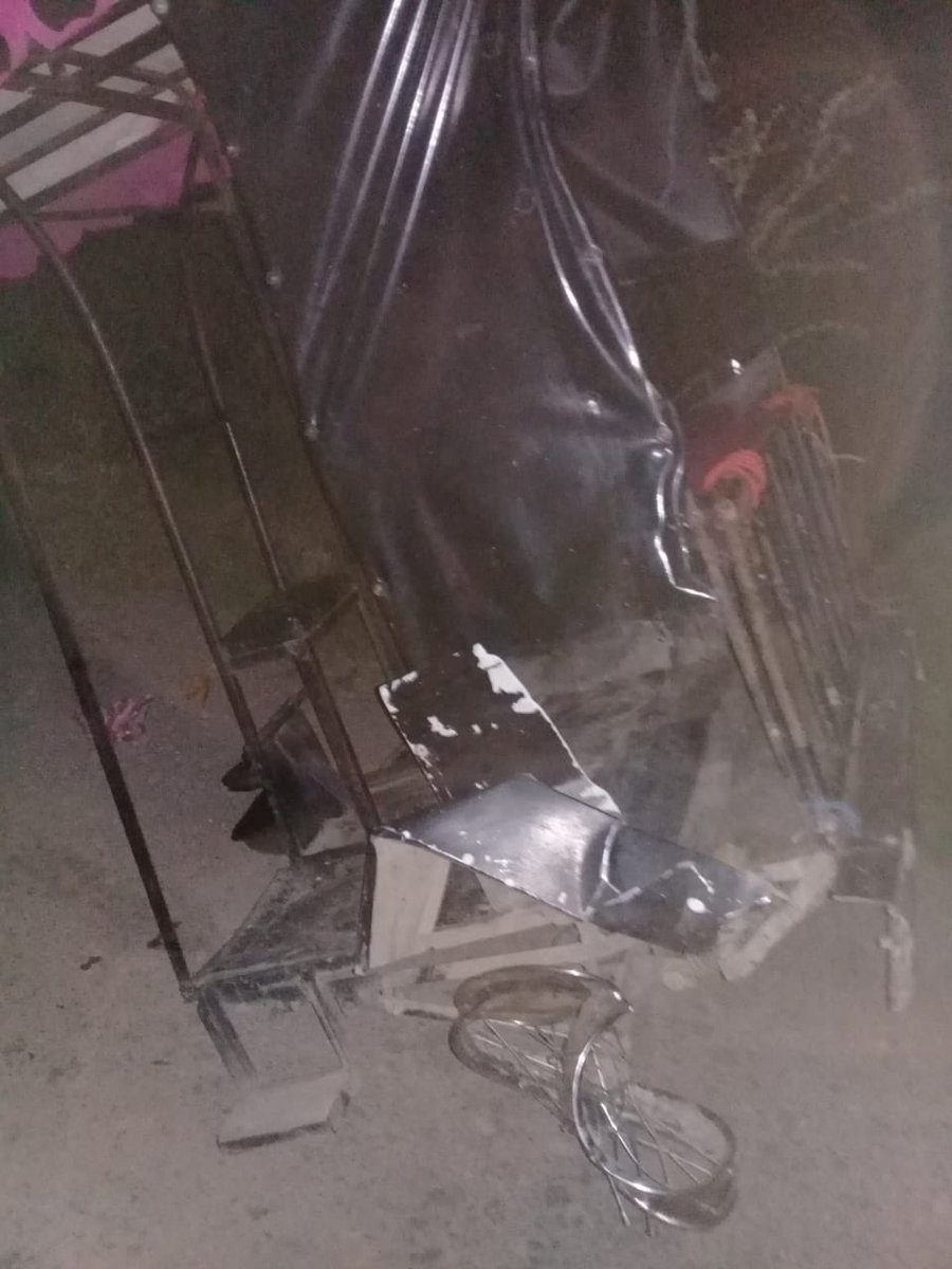 OjoMinero's tweet photo. Aparatoso accidente nos reportan en las horas de la noche ayer,al parecer por la imprudencia de un Motocarro sin luces,al motociclista,al caerse lo atropelló un furgón que venía en contra vía,otro accidente con esos motocarros involucrados autoridades préstenle atención al tema. https://t.co/GYKtn21Pir