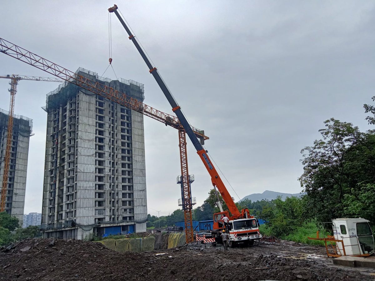 zaf_engineering's tweet photo. Alhamdulillah yesterday Soima Alfa 5012 External Tower Crane erection is complete 👌💯 by Zaf Engineering's team at (GODREJ, HCEC, HCPRL) at Bhiwandi Site. 

Thanks Zaf Team. 
Good Job👍💯

 #team  #job #engineering #towercrane #bmu #erection #fabrication #refurbishment #sales https://t.co/WMSHOY5iNO