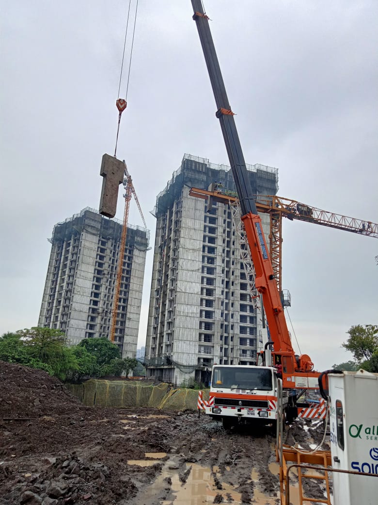 zaf_engineering's tweet photo. Alhamdulillah yesterday Soima Alfa 5012 External Tower Crane erection is complete 👌💯 by Zaf Engineering's team at (GODREJ, HCEC, HCPRL) at Bhiwandi Site. 

Thanks Zaf Team. 
Good Job👍💯

 #team  #job #engineering #towercrane #bmu #erection #fabrication #refurbishment #sales https://t.co/WMSHOY5iNO