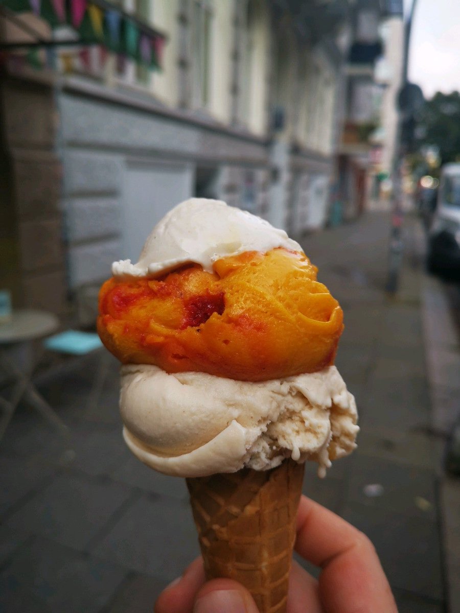 volkermampft's tweet photo. Eis... #eatice (@ Luicella's in Hamburg) https://t.co/UhDhym5B5z https://t.co/P4U6Zxdnts