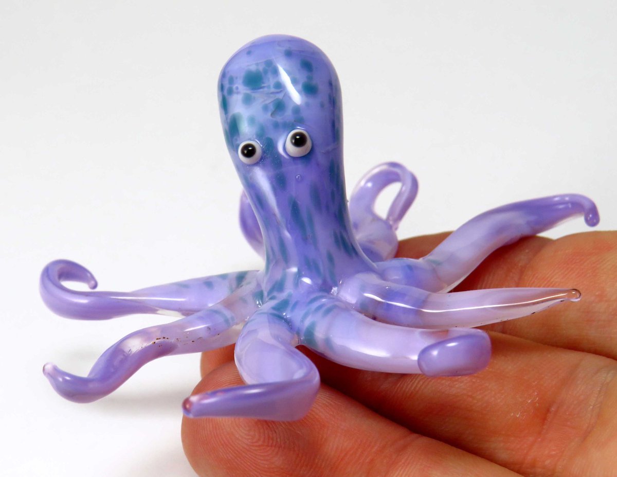 SteamPunkGlass's tweet photo. Something to cheer up a dull monday, added a few more octopus pen rests to brighten your desks & keep you company whilst creating https://t.co/X6UodonVZD #calligraphy #dippen #fountainpen #calligraphyset https://t.co/wbej2KWUw5