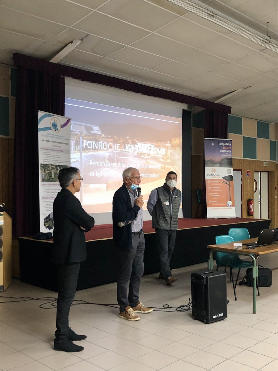19Fdee's tweet photo. Journée de présentation de l’éclairage public solaire aux élus(es) membres vue par l’entreprise @FonrocheEU en partenariat avec la @19Fdee ☀️💡 https://t.co/1jWBw7MbTt