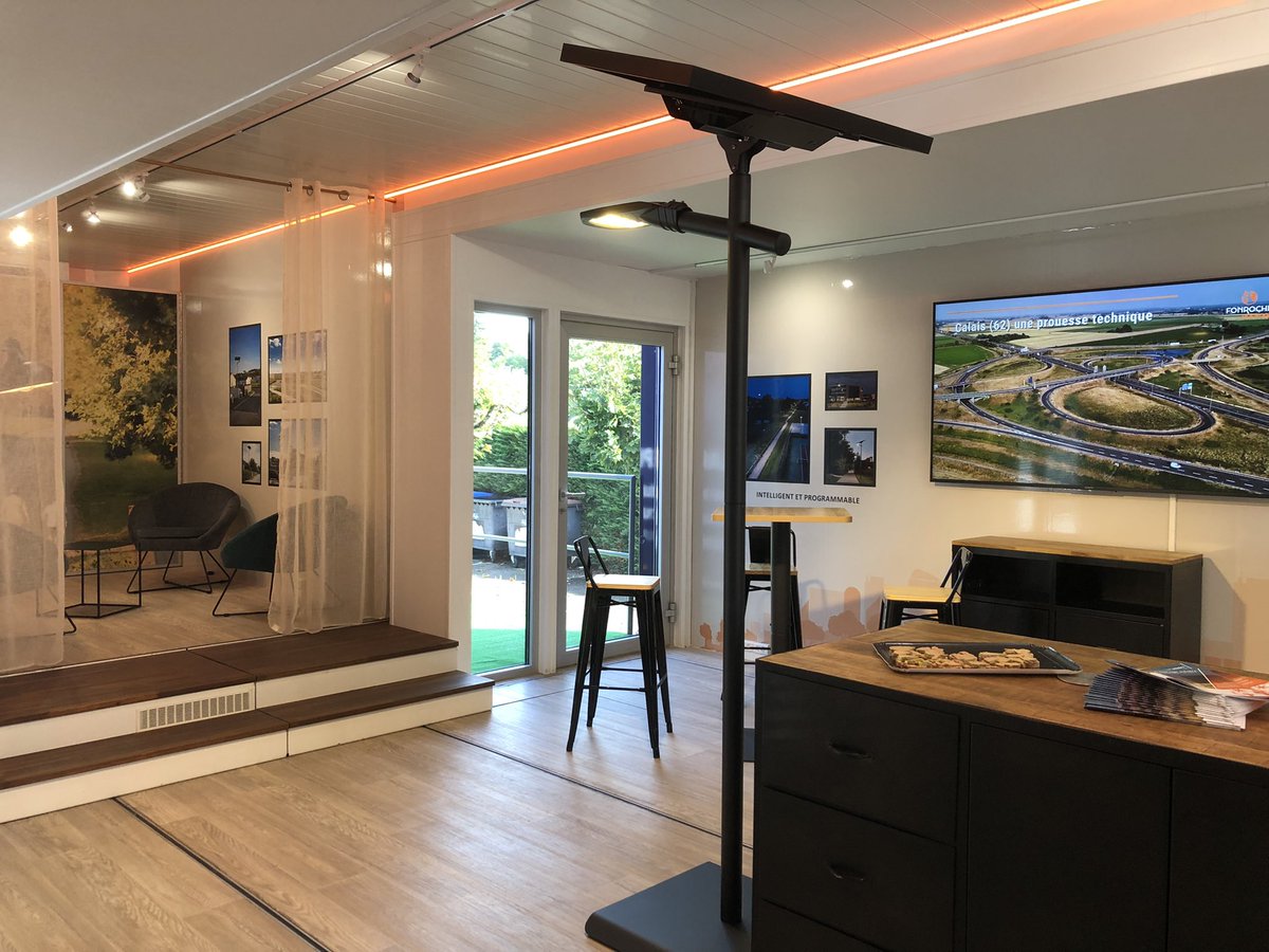 19Fdee's tweet photo. Journée de présentation de l’éclairage public solaire aux élus(es) membres vue par l’entreprise @FonrocheEU en partenariat avec la @19Fdee ☀️💡 https://t.co/1jWBw7MbTt