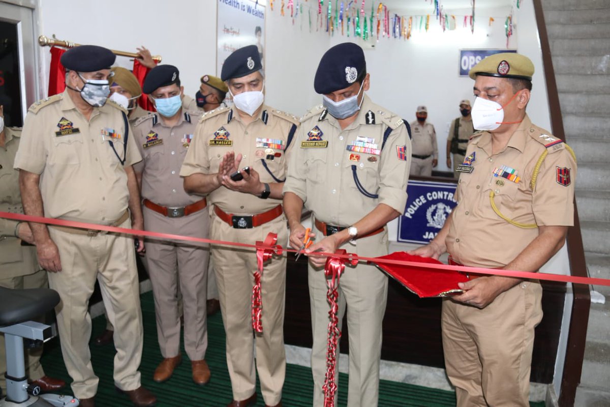 igp_jammu's tweet photo. The ADGP Jammu  @mukesh_ips_jk  inaugurated Fitness Corner (Gymnasium) &amp; dedicated these health facilities to the officials of PCR Jammu. He advised them to take full advantage of the machines which have been installed as the fitness corner &amp; to remain healthy/fit. https://t.co/WXi0oo2mlm