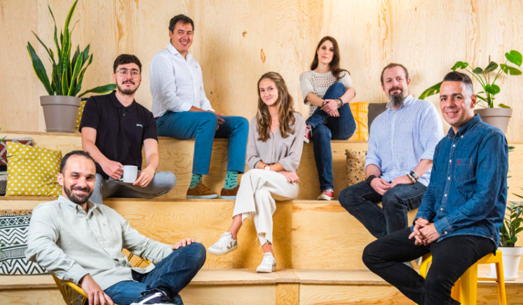 Interactiv_a's tweet photo. Nace Climbspot, incubadora de startups sin coste. Los emprendedores darán un porcentaje de equity tanto al vehículo de inversión como a los mentores https://t.co/3UeFarvdN4 @climbspot #WorkforEquity  #startups #emprendimiento https://t.co/E0eCwi0iT7