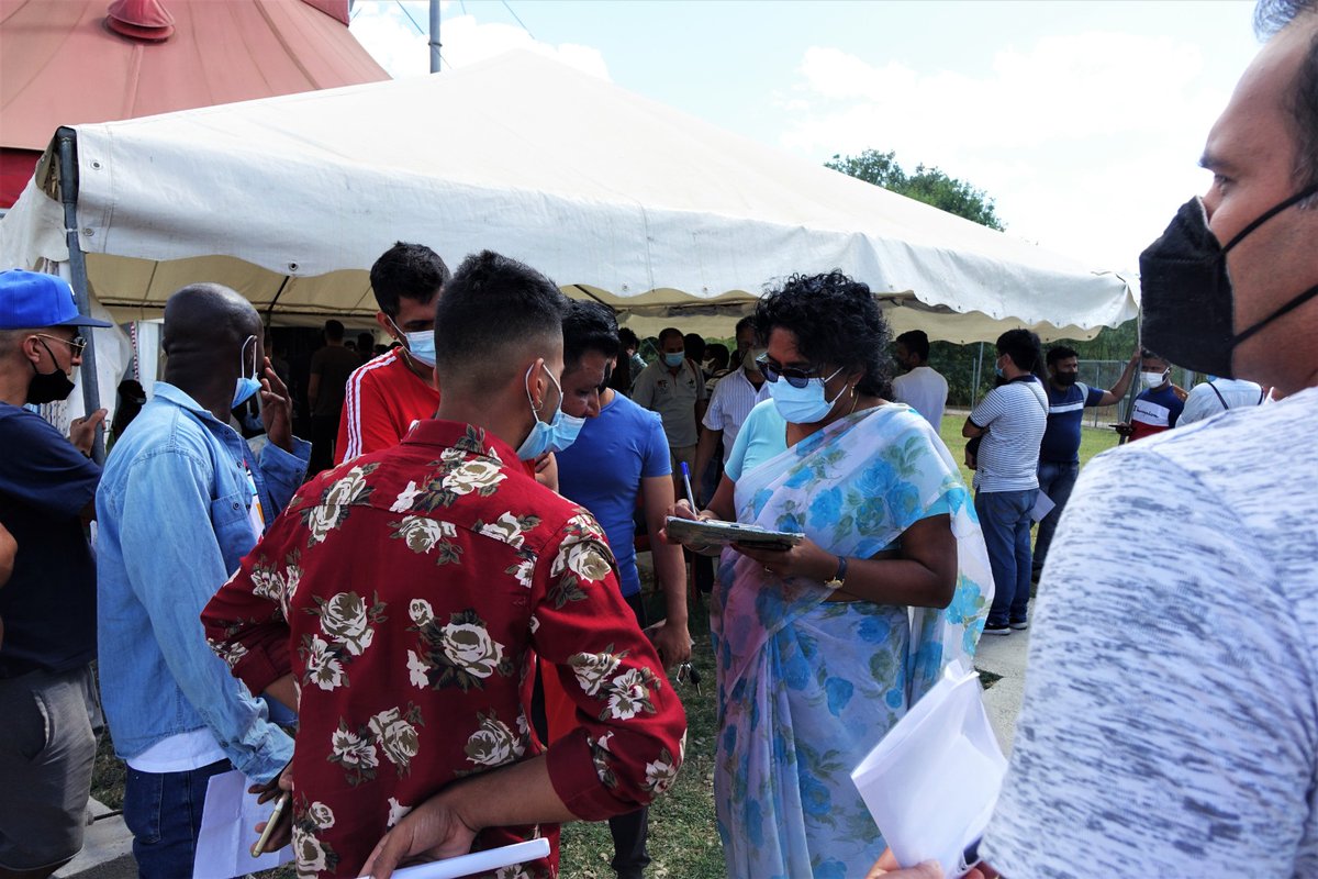 OxfamItalia's tweet photo. #Vaccini #Covid_19 - #Oxfam in prima in linea in #Toscana per facilitare la vaccinazione dei cittadini stranieri, aiutandoli a seguire l'iter previsto. Dopo il successo di partecipazione ad #Arezzo, ieri è stata la volta di #Grosseto.
👉https://t.co/1lXVJYzflv https://t.co/LVRC8h2RBc