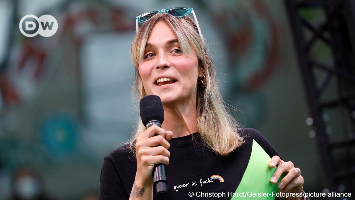 dw_politics's tweet photo. 🏳️‍⚧️Green politicians @nyke_slawik and @GansGruen made history by becoming the first transgender women to win seats in the 🇩🇪 parliament. 

"I hope that today we will open a new chapter of self-determination in politics," said Slawik. #btw21 https://t.co/jC20aB74Az