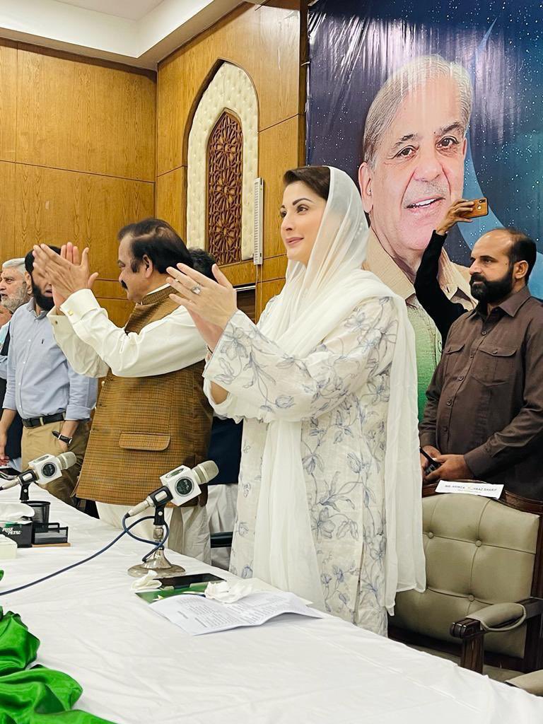 hinaparvezbutt's tweet photo. شہزادی 🤍 https://t.co/2lrfP3QGHb