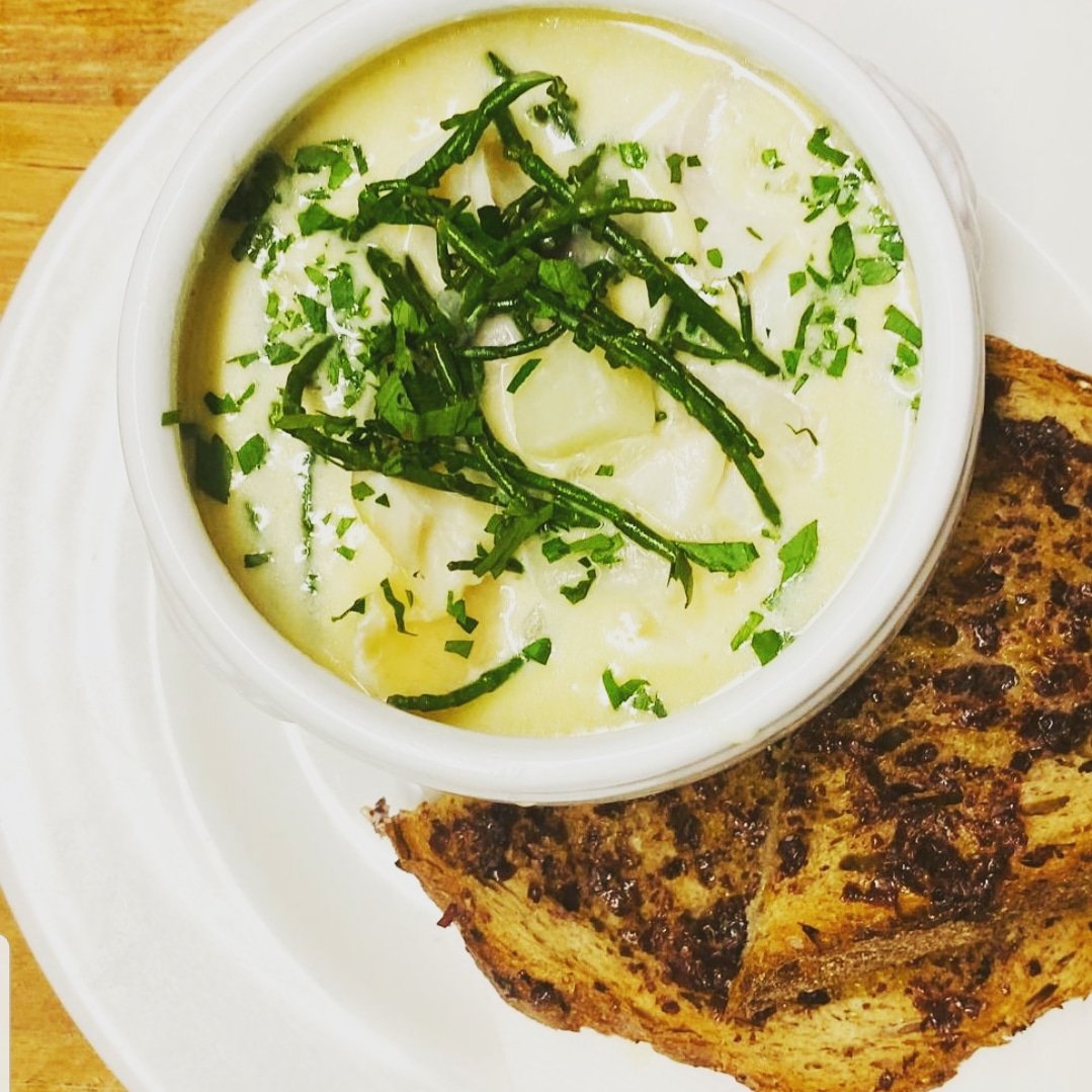 CafeRoyalEDN's tweet photo. Cullen skink is a thick Scottish soup made of smoked haddock, potatoes and onions. An authentic Cullen skink will use finnan haddie, but it may be prepared with any other undyed smoked haddock.
#arbroathsmokie #cullenskink #Scottishsoup #Edinburgh #edinburghpub #oysterbar https://t.co/nYr6y7MeCd