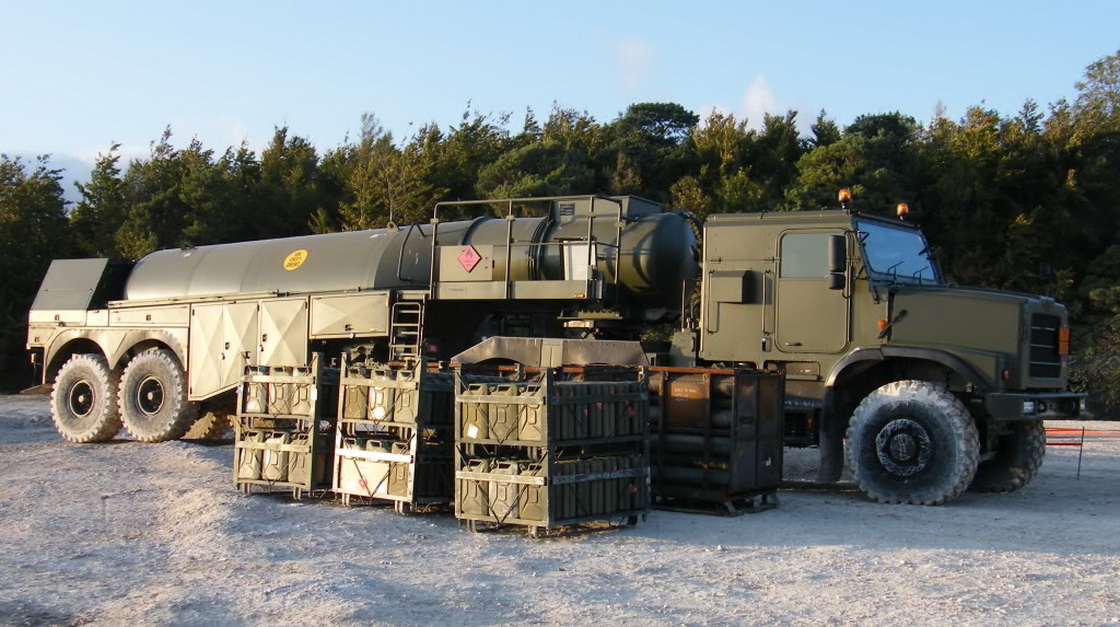thinkdefence's tweet photo. The armed forces do have some fuel tankers, of course they do.

In the articulated flavour, are the Oshkosh MTRV derived Close Support Tankers. With 20,000 litre tanks, we purchased about 200 of these, not sure how many are still in service https://t.co/EF9CrjtLk4