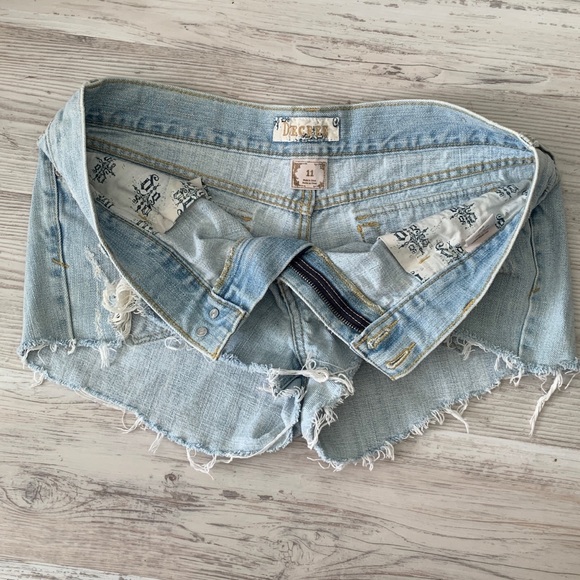 kddolphins's tweet photo. So good I had to share! Check out all the items I'm loving on @Poshmarkapp from @gottahaveit66 #poshmark #fashion #style #shopmycloset #decree #torrid #empyre: https://t.co/sqDKdKruCL https://t.co/k3qWMFjPP3