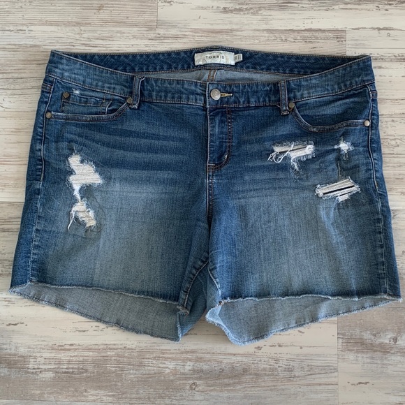 kddolphins's tweet photo. So good I had to share! Check out all the items I'm loving on @Poshmarkapp from @gottahaveit66 #poshmark #fashion #style #shopmycloset #decree #torrid #empyre: https://t.co/sqDKdKruCL https://t.co/k3qWMFjPP3