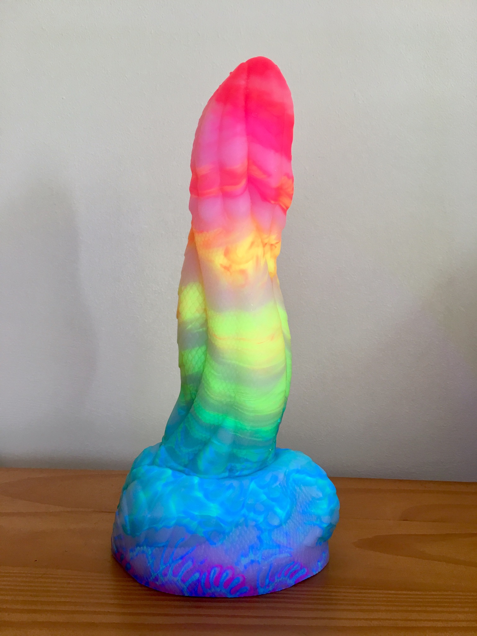 2 pic. My aurora Orochi is finally home!! I’m so happy I could cry, he’s had such a long journey to get here (stuck between countries for half a year) 😱 Just goes to show, you should never give up hope! Rainbow dragons always find their way home 🐉🌈✨ https://t.co/JolgtBU1Qw