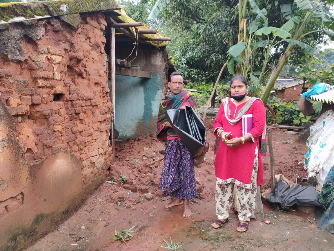 TSemiliguda's tweet photo. Polythene distribution to the cyclone affected families of Semliguda Tahsil https://t.co/Jdr65VGw34