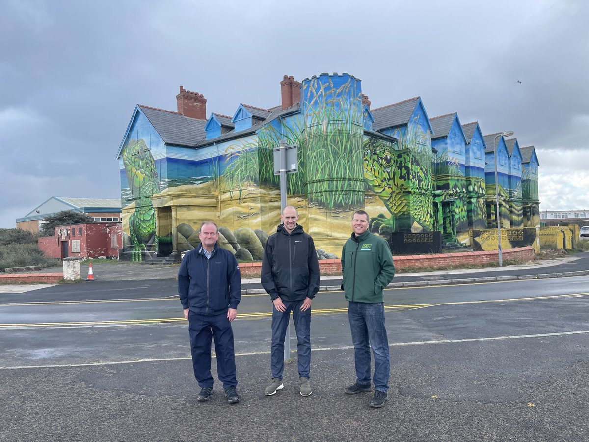 Sefton Council (@seftoncouncil) on Twitter photo (1/5) Our rainy Monday was brightened up with a visit to see <a href="/paulcurtisart/">Paul Curtis</a> finished mural at Ainsdale’s Toad Hall.
It’s taken…
⏱️360 hours
🖌️330 litres of paint &
🎨42 spray paint cans to complete! (1/5) Our rainy Monday was brightened up with a visit to see <a href="/paulcurtisart/">Paul Curtis</a> finished mural at Ainsdale’s Toad Hall.
It’s taken…
⏱️360 hours
🖌️330 litres of paint &
🎨42 spray paint cans to complete!