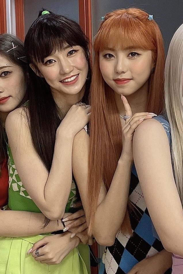 te little hand on the shoulder