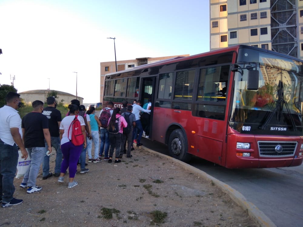 sitssa_ve's tweet photo. #27sep #SitssaReporte Desde la Parada de #Caribia y #GatoNegro le informamos a nuestros usuarios que se encuentran activas ambas rutas, a fin de garantizar de movilidad durante la semana de Flexibilidad Supervisada
Recuerda usa el tapaboca, mantén la distancia.
@NicolasMaduro https://t.co/BaqqRGASL1
