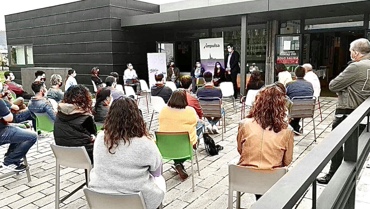 GijonImpulsa's tweet photo. 🔴 Tras el verano, la Comunidad Milla del Conocimiento retoma con ganas su actividad. El viernes se presentaron los cuatro proyectos incorporados recientemente al Edificio Impulsa:
🖥 @paunoval diseño&comunicación
⚡️ #Energigante
🌐 #2Chain Blockchain Tecnología
➕ #Cuidalab https://t.co/viEmIGMyIE