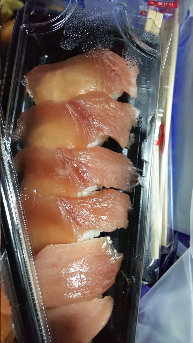 tacho05160516's tweet photo. この中トロ6貫のうちの4貫は酷くないですか💦乾燥してて生ハムの食感でした！ https://t.co/MmBqkSuiAg