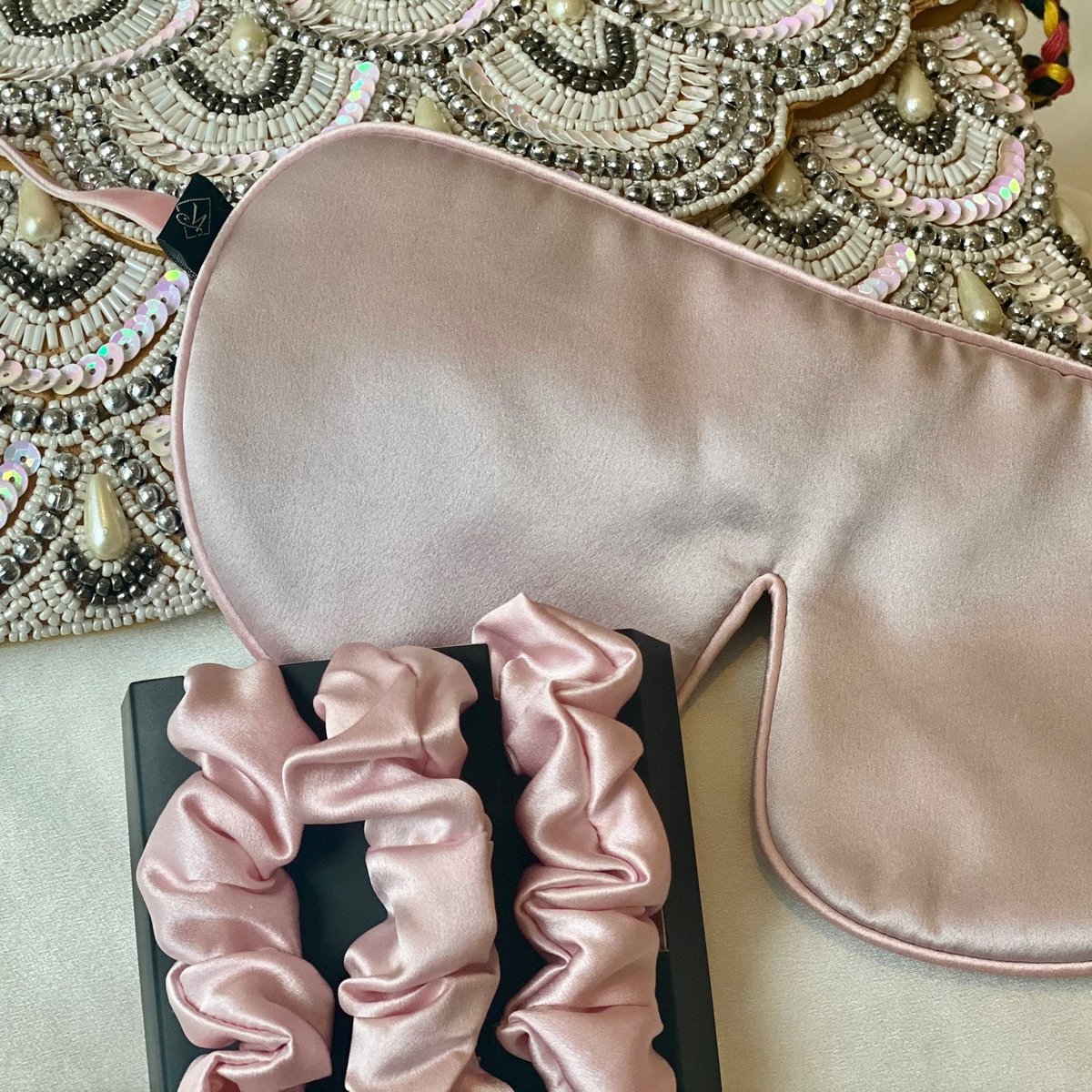 mayfairsilk's tweet image. Gift me something special 🥰
The latest research shows that 11% of people in the UK already know by September what they will be gifting their loved ones during the festive season. Some ideas:: l8r.it/fzNs