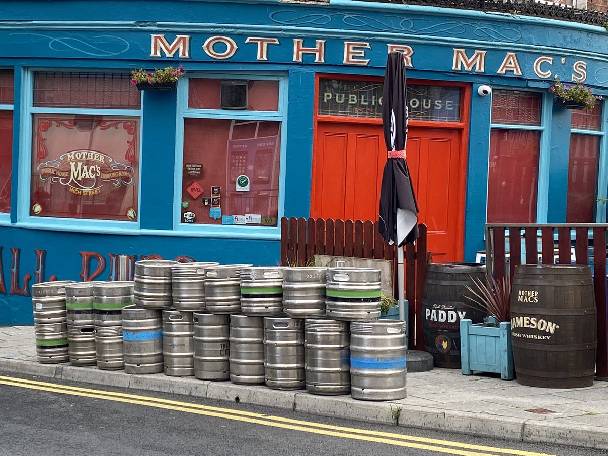 HighStLimk's tweet photo. @TreatyCityBrew @mothermacspub @Limerick_ie @LimerickChamber @IndieIrishBeer @BeoirOrg Why wouldn’t you deliver to the boys - their selling as much @TreatyCityBrew product as they do @GuinnessIreland and @Heineken. 

We see the big boys kegs every Tuesday!!! 
#SupportLocal #lookforlocallimerick https://t.co/wlVaerppEZ