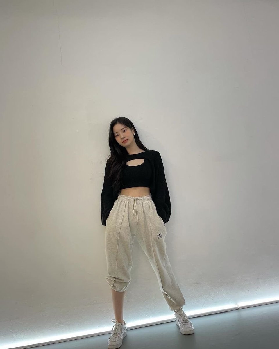 twice_seung's tweet photo. DAHYUN Instagram Update! 🤍 [3📸]

"Tzuyu took them for me 📷"

#DAHYUN #TZUYU #TWICE #TWICETAGRAM https://t.co/Y28L5VbaDL