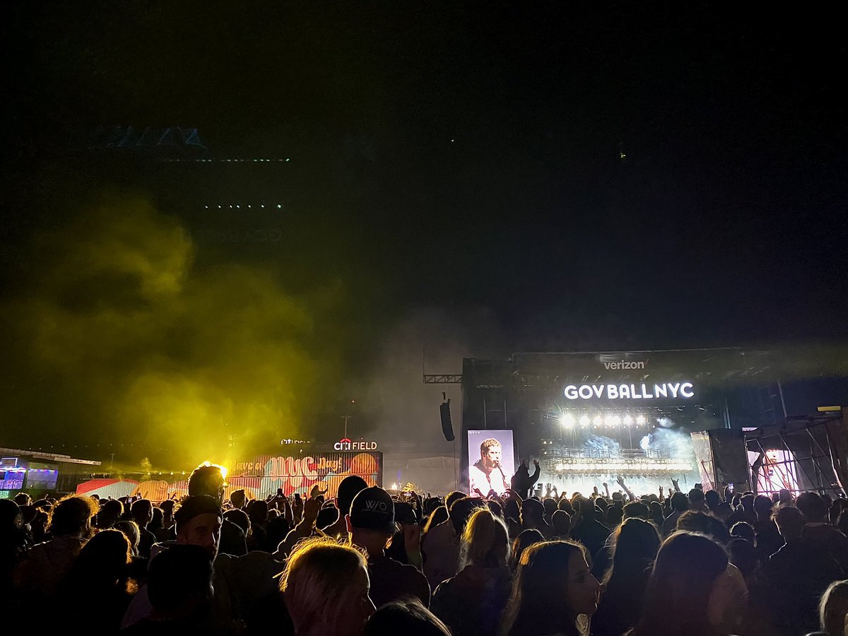AntoniaNeves24's tweet photo. Post Malone closes off the final night of the Governors Ball music festival in New York. @NUjournos https://t.co/xS84G71I67