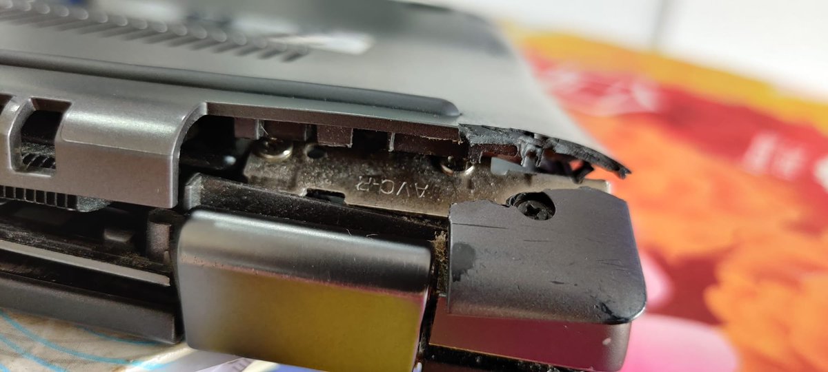 Samyuktha_MM's tweet photo. In the meantime, where i was going for service center to center, this is the state of my laptop now. I am just fed up with this issue, where the service center is incompetent to provide me a way and where they have all old inaccurate numbers. https://t.co/ig2UYvaQIQ