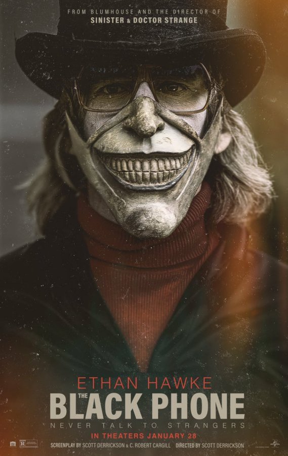 Gonzalo7movicio's tweet photo. Tengan BLACK PHONE en su radar. Ethan Hawke es el villano usando una máscara diseñada por el legendario Tom Savini. Un secuestrador y asesino de niños tiene atrapada a su nueva víctima, quien recibe llamados en un teléfono negro de los muertos anteriores que tratan de ayudarlo. https://t.co/iX1vZORQ2W
