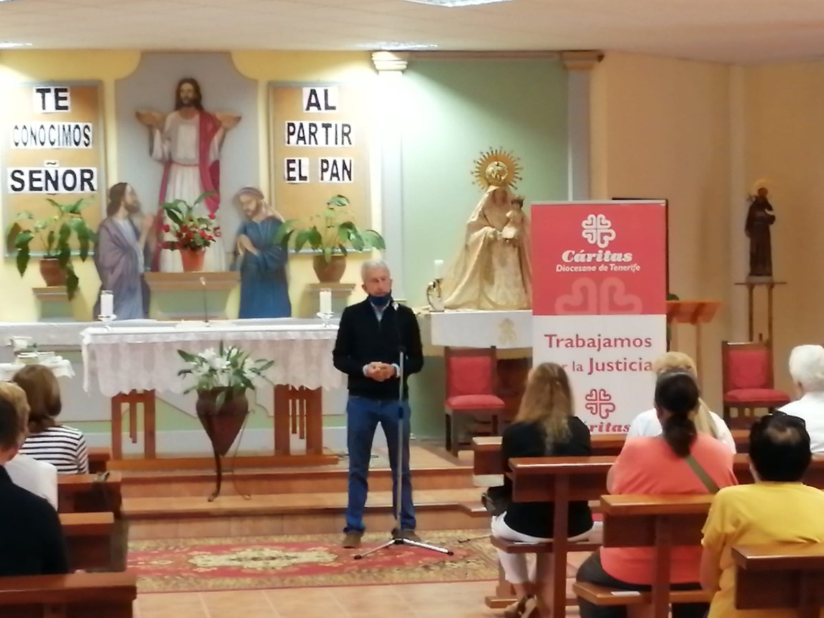 CaritasTenerife's tweet photo. El presidente de @_CARITAS, Manuel Bretón, está visitando en #LaPalma a nuestros agentes, muchos de los cuales se vieron afectados por el fenómeno vulcanológico que se inició la semana pasada. También están presentes nuestro director, @jrognoni, y el secretario general @Risangil https://t.co/EodhxmZYec