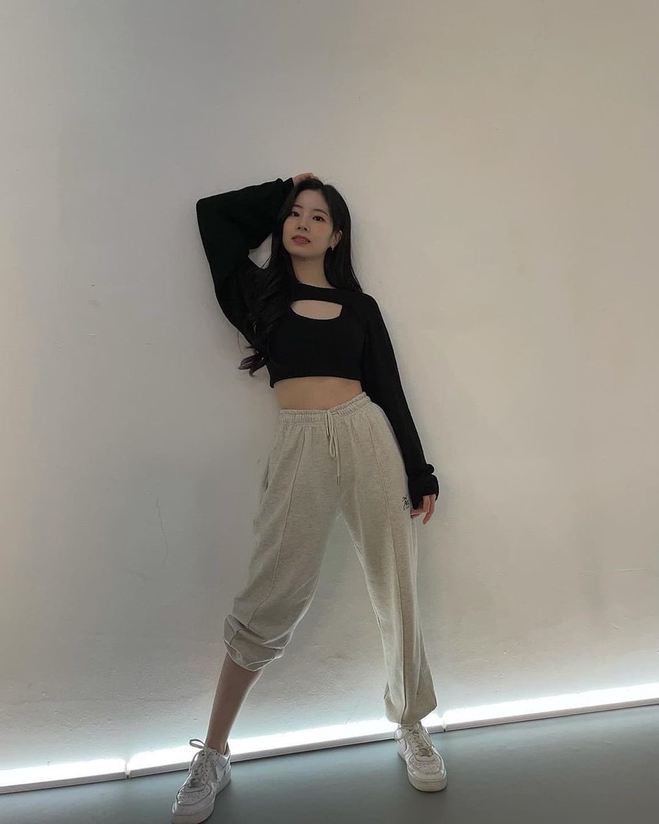 Twice Info ダヒョン Instagram 更新 ツウィが撮ってくれた物っ Twice 트와이스 Jypetwice 다현 Dahyun Tzuyu Twice Fagacy
