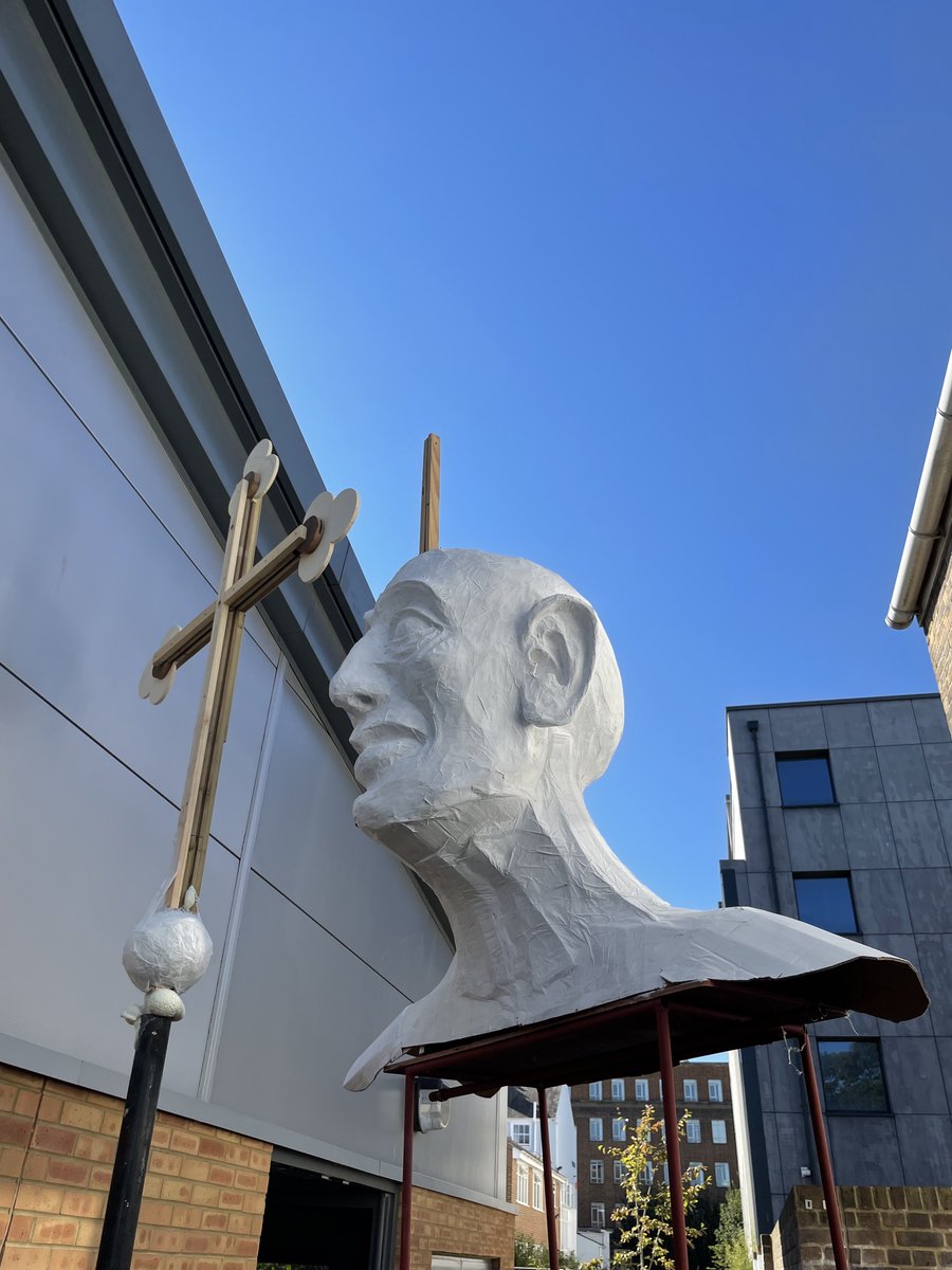 canterburycoll's tweet photo. Another giant project in the works! @CSVACantCol students and staff are working on a huge Thomas Becket sculpture for the upcoming @CanterburyFest Medieval Pageant. You can check out the finished piece at the parade on Saturday 16 October in the city centre. https://t.co/AuxCSFaZw0
