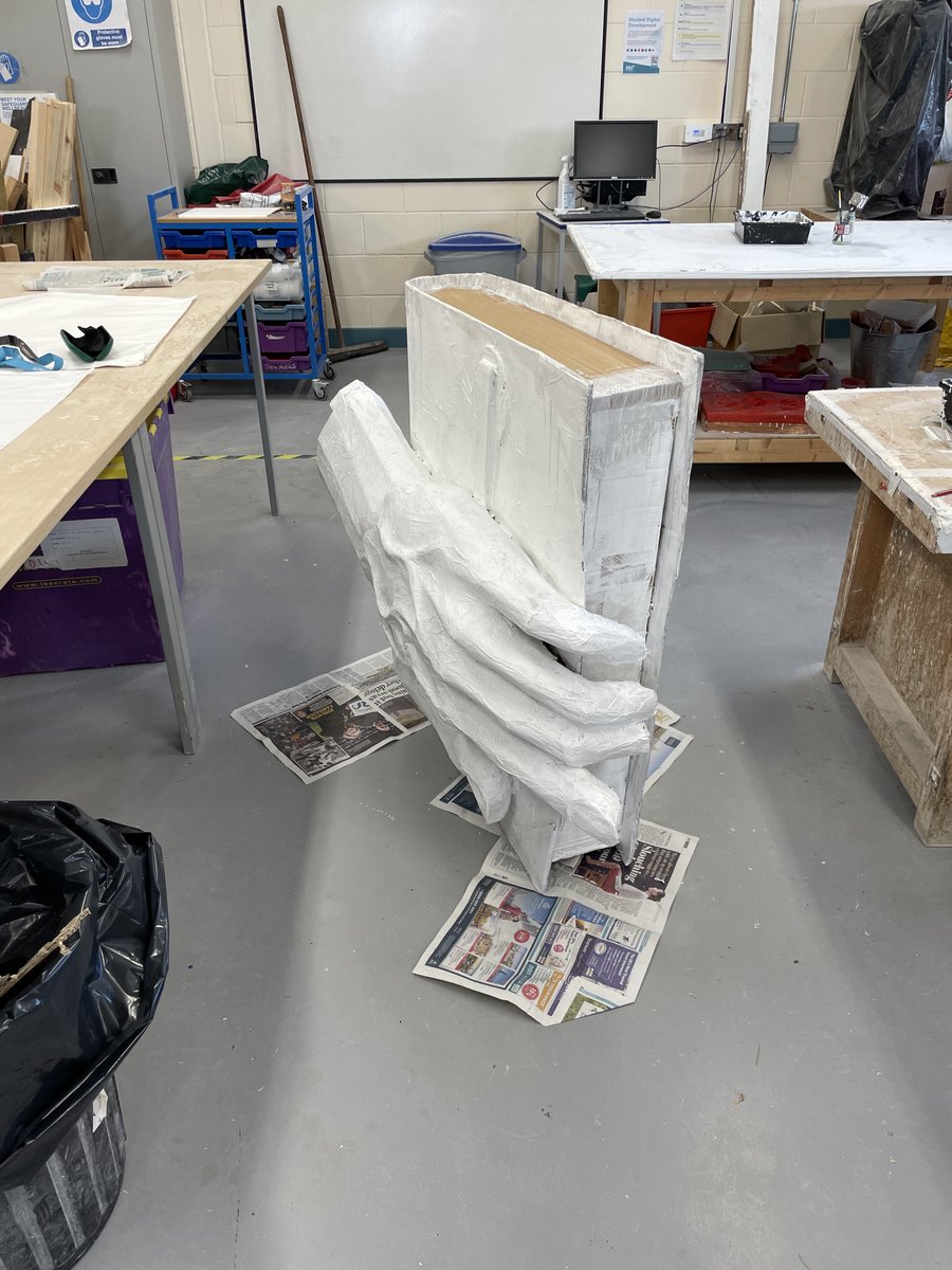 canterburycoll's tweet photo. Another giant project in the works! @CSVACantCol students and staff are working on a huge Thomas Becket sculpture for the upcoming @CanterburyFest Medieval Pageant. You can check out the finished piece at the parade on Saturday 16 October in the city centre. https://t.co/AuxCSFaZw0