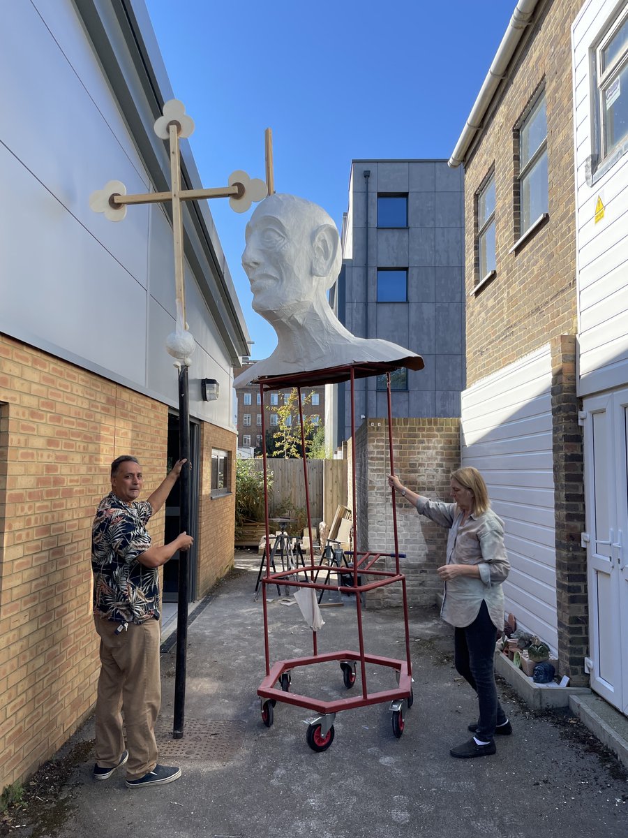 canterburycoll's tweet photo. Another giant project in the works! @CSVACantCol students and staff are working on a huge Thomas Becket sculpture for the upcoming @CanterburyFest Medieval Pageant. You can check out the finished piece at the parade on Saturday 16 October in the city centre. https://t.co/AuxCSFaZw0