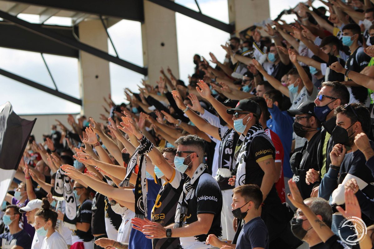 UnionistasCF's tweet photo. 📸 IMÁGENES | Ya disponibles dos completas galerías con las mejores fotografías del encuentro de ayer. 

👉🏻 Afición: https://t.co/FkovEB1z9n

👉🏻 Partido: https://t.co/qYaivsKNlM https://t.co/LcwjQUgTRA