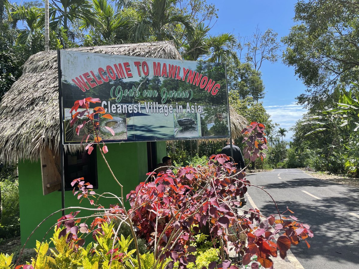 nivedita_bhasin's tweet photo. Of course I’m not going to be in the confines of my home today!🌷
It’s #WorldTourismDay
#Tamabil #BSFBoating #Dawki #RootBridge #Mawlynnong #Meghalaya #EastKhasiHills 👩✈️✈️
#ComeFlyWithMe https://t.co/LTC8Zqk3ei