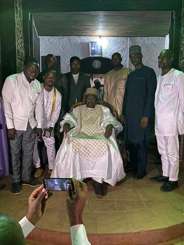 Pcrn_Officiel's tweet photo. Le Cameroun perd un des grands garants de sa culture mais aussi un grand serviteur de la nation. Que l’âme de SM le Sultan Mbombo Njoya repose en paix. https://t.co/8wUIGd1BfC