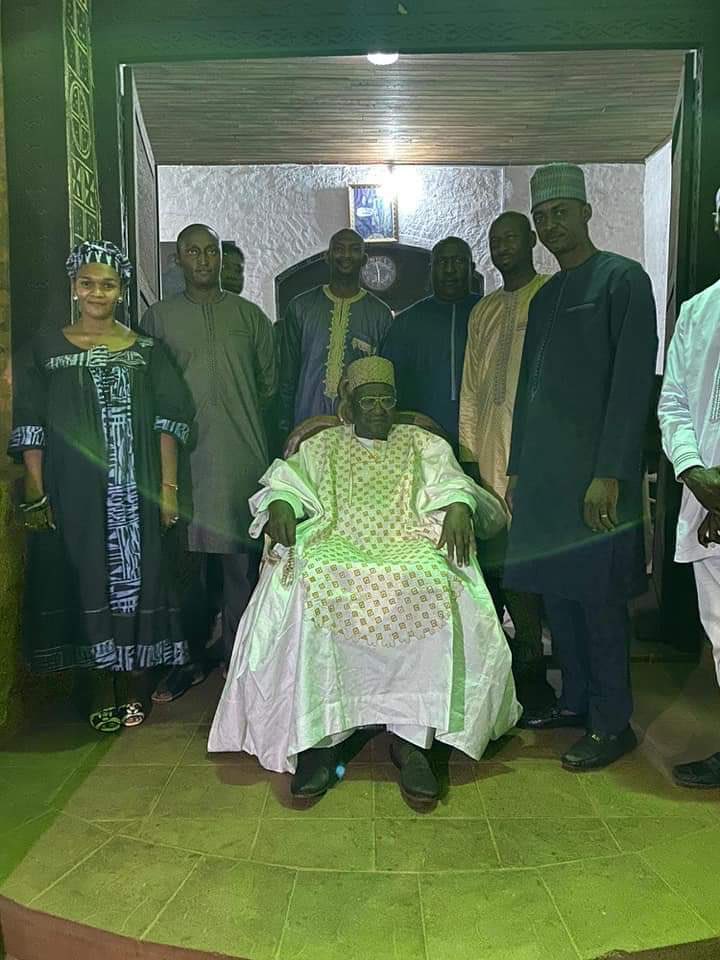 Pcrn_Officiel's tweet photo. Le Cameroun perd un des grands garants de sa culture mais aussi un grand serviteur de la nation. Que l’âme de SM le Sultan Mbombo Njoya repose en paix. https://t.co/8wUIGd1BfC