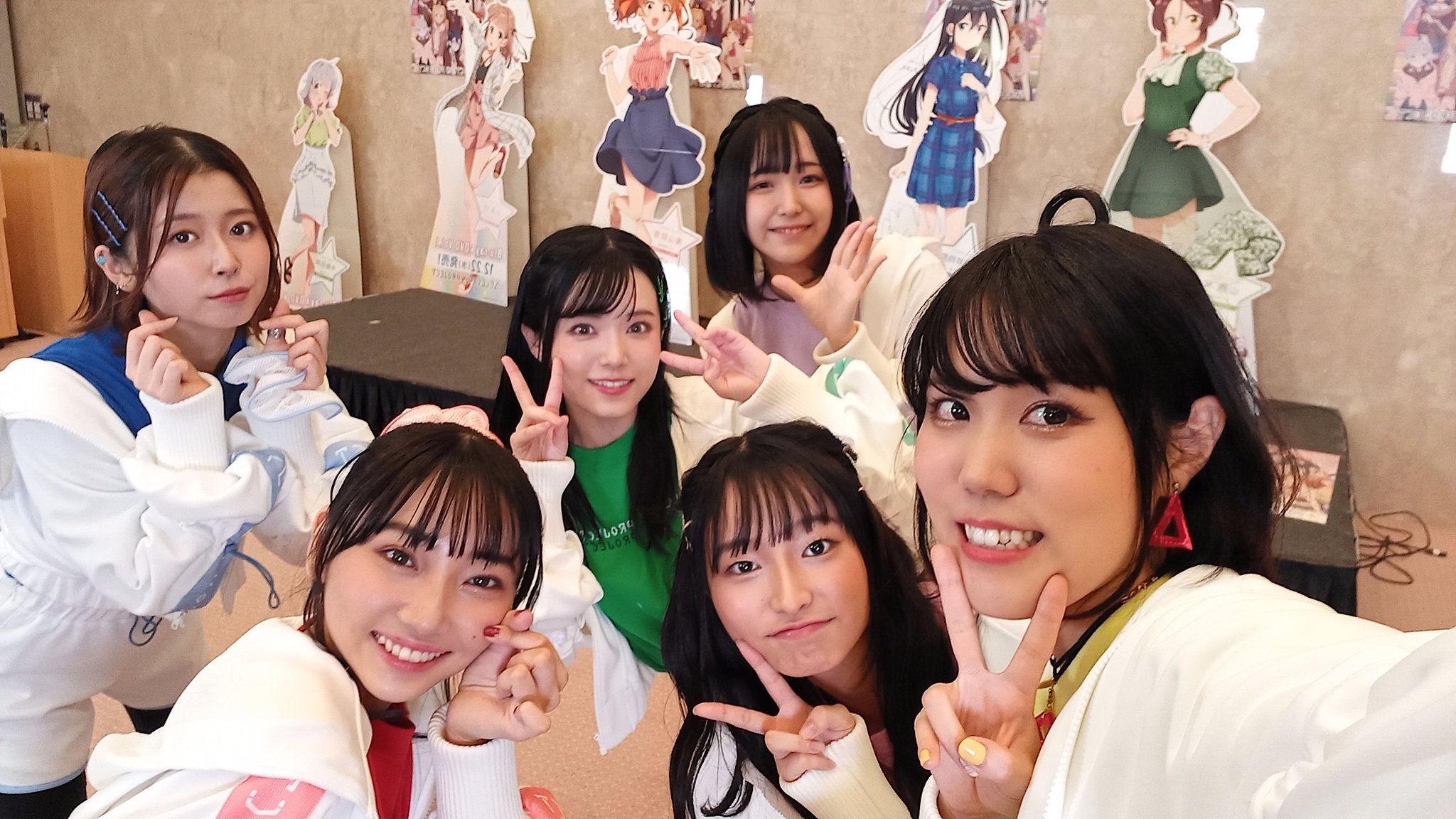 南雲希美 昨日のお写真 等身大パネルすごかったー可愛かったーー 生放送では知らなかった皆の話も聞けたり新情報もいっぱいで楽しかったな 皆と揃って撮れなかったので次は全員と撮りたいぞ セレプロ T Co Ttacatc2mp Twitter