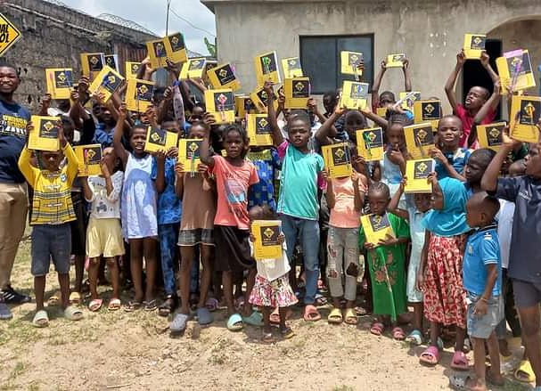 UnusualSchool's tweet photo. "ONE CHILD, ONE TEACHER, ONE BOOK, ONE PEN, CAN CHANGE THE WORLD" 
- MALALA YOUSAFZAI

Unusual School 
Location:
IJEGUN

120 Children reached.

#UnusualSchool
Reaching the Unreached, bridging the learning gap! 

#BackToSchool
#SDG4 #SDG5 https://t.co/rVfRuoc22D