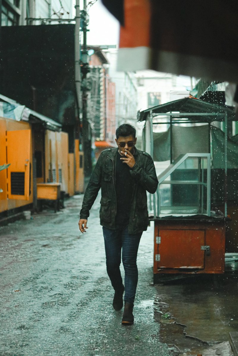 sthuhtet5's tweet photo. In the streets of mandalay 🏙

in frame - lin_nsit

#siimaginations #streetphotography #Myanmar #Burma #mandalay #potd #ootdmyanmar #ootd #streetfashion https://t.co/ald873jroe