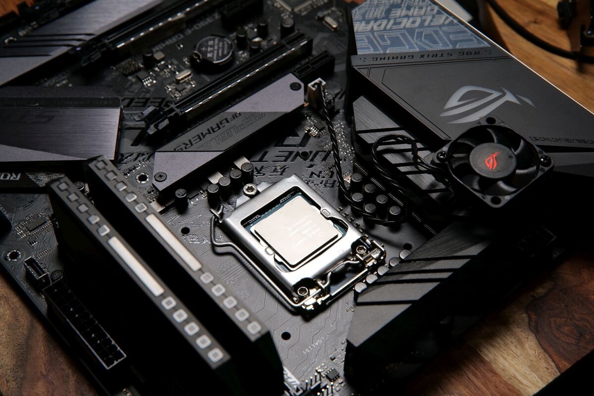 Comput3rTips's tweet photo. Pick the perfect motherboard with these 5 tips Read More: https://t.co/JOr7uaZSDw https://t.co/0zcht4Ev5D