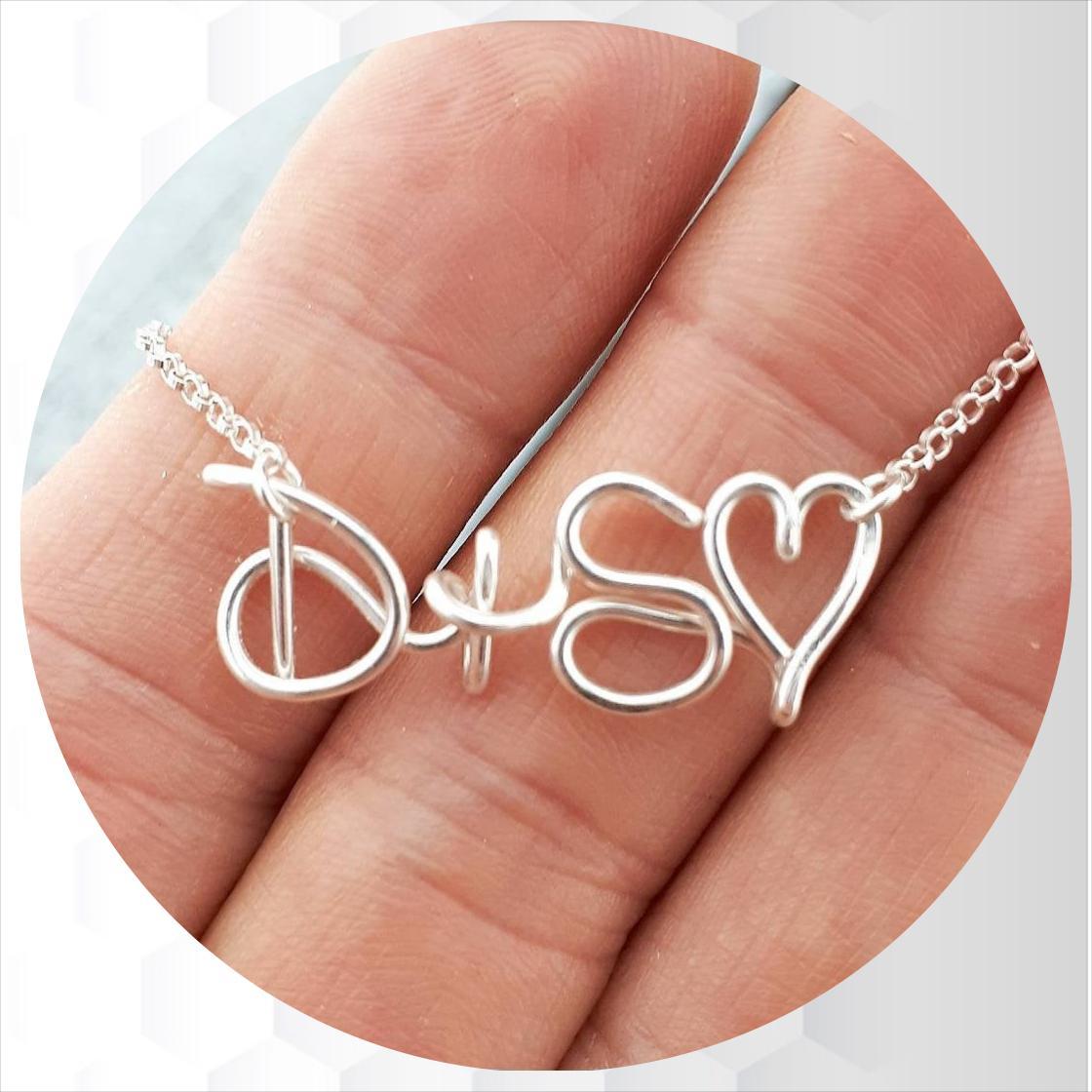 therockwrapper's tweet image. Smart Buys! Disney Jewelry Gifts for Adults, Personalized Initial Pendant Necklace, Chains 14 to 20 inches Wirewrapped Jewelry starting from $23.50 at etsy.com/listing/734772… See more. 🤓 #InitialPendant #DisneyInitials