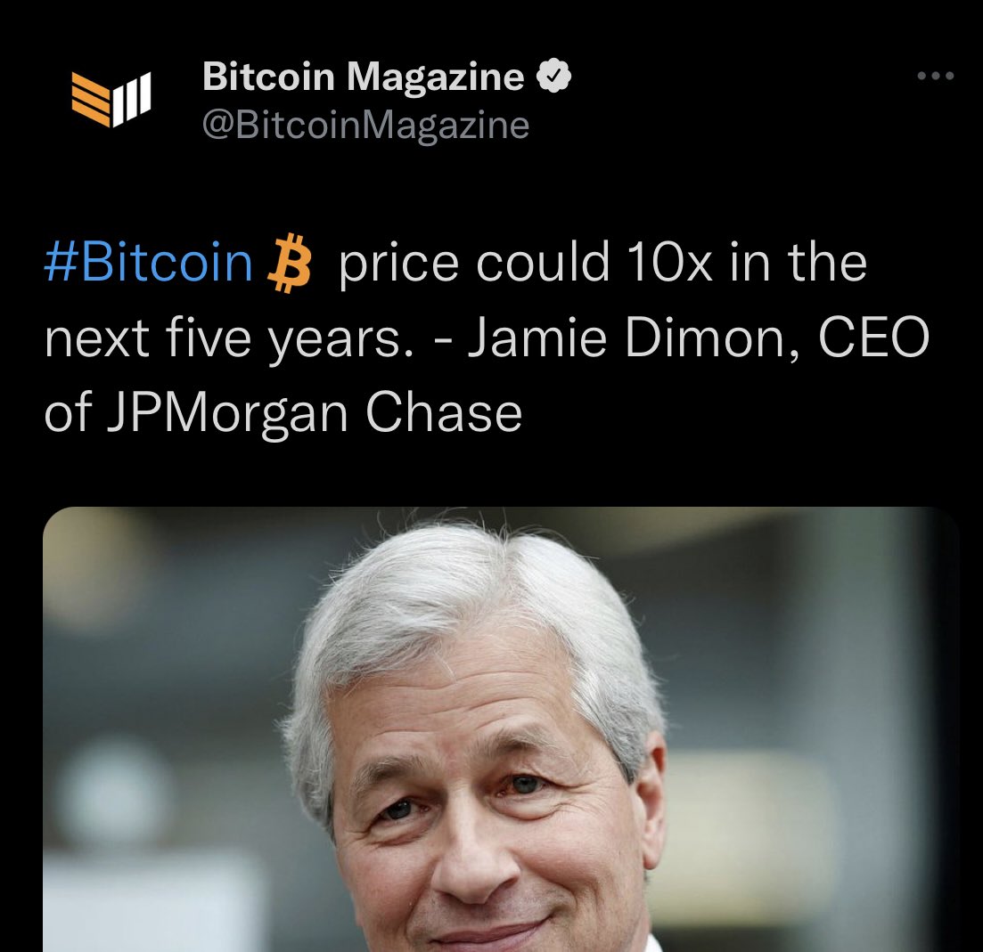 BitcoinMemeHub's tweet photo. Jamie Dimon Oct 2017 5k BTC 

 “If you are stupid enough to buy #bitcoin, you’ll pay the price one day”

Jamie Dimon Sept 2021 44k BTC 

“ Bitcoin price could 10x next five years”

😂😂😂😂 https://t.co/Wy4fx5o0an
